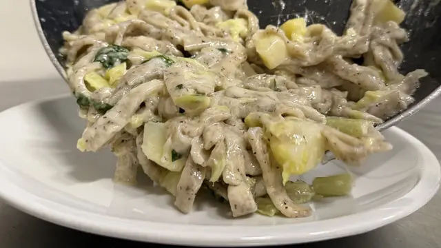 Świeżo nałożone pizzoccheri